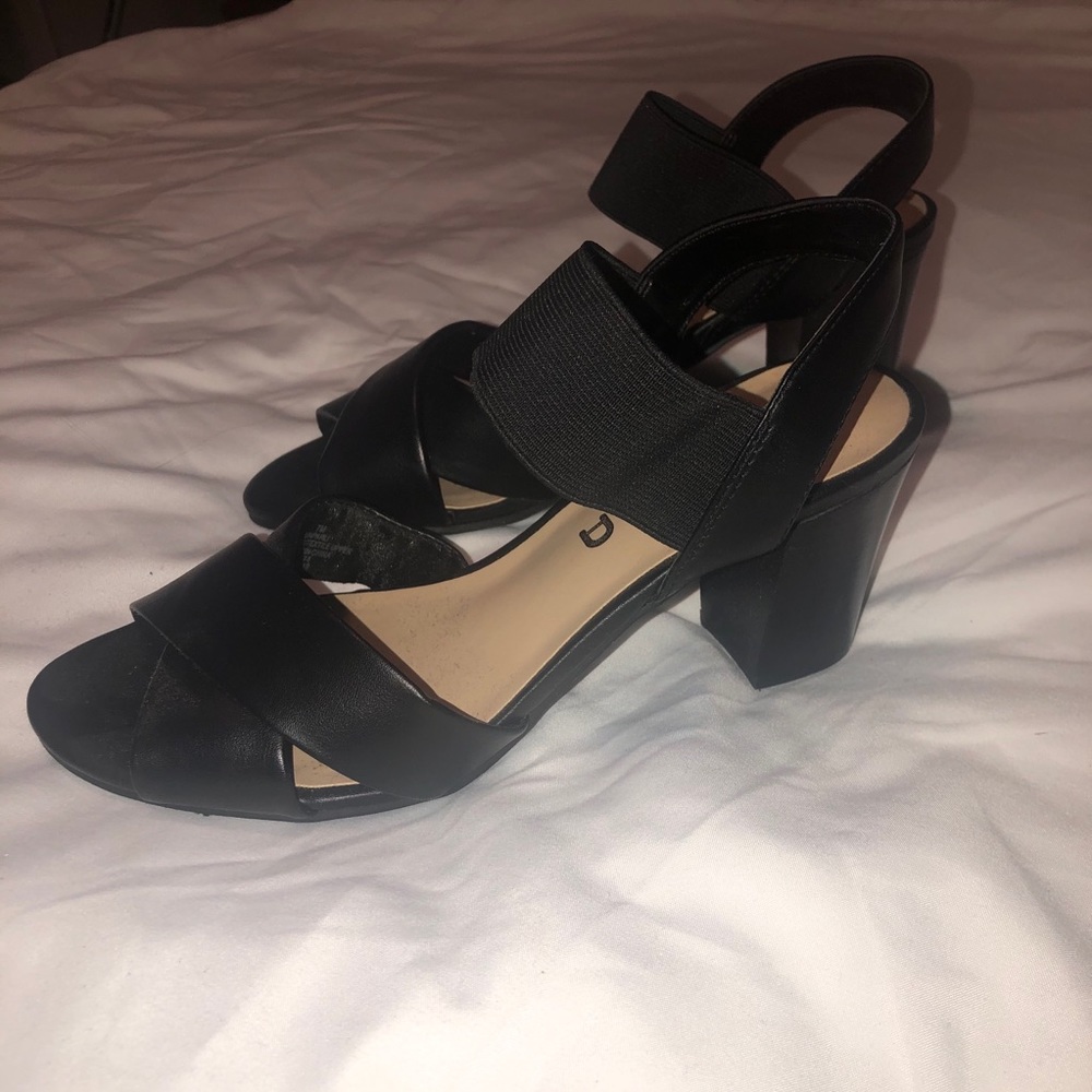 Unisa Black sandal size 7